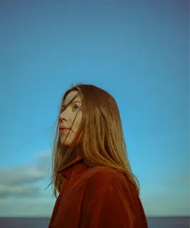 Fenne Lily, Niamh Regan