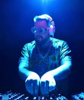 Lounge Sessions (Main Room Event, Free with RSVP)