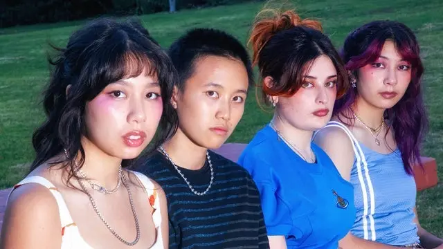 The Linda Lindas, Deux Visages